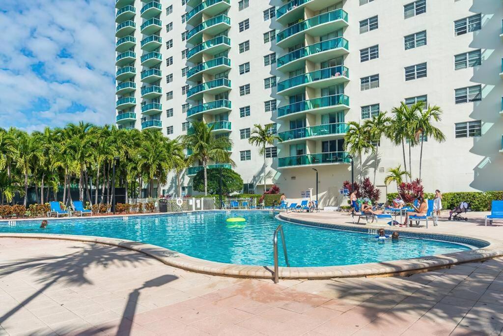 Miami Holiday Apartments 阳光岛滩 外观 照片